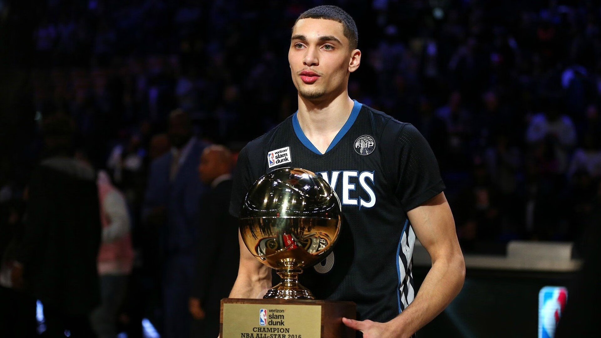 冰雪金靴归属瑞士前锋拉法埃尔·斯图尔尼